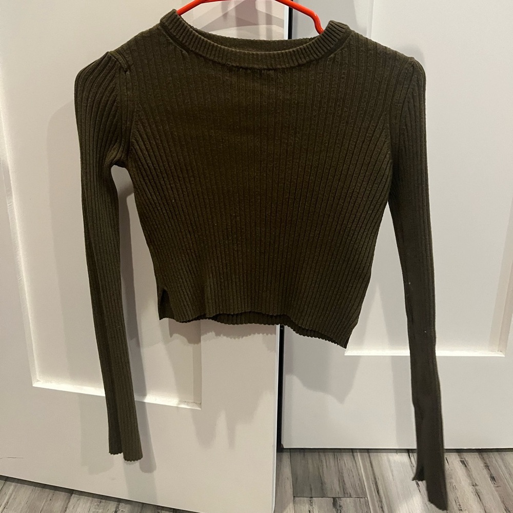 Green long sleeve cropped sweater
